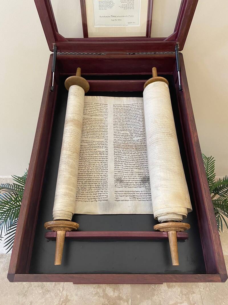 Memorial Scrolls Trust Torah - Temple Beit HaYam